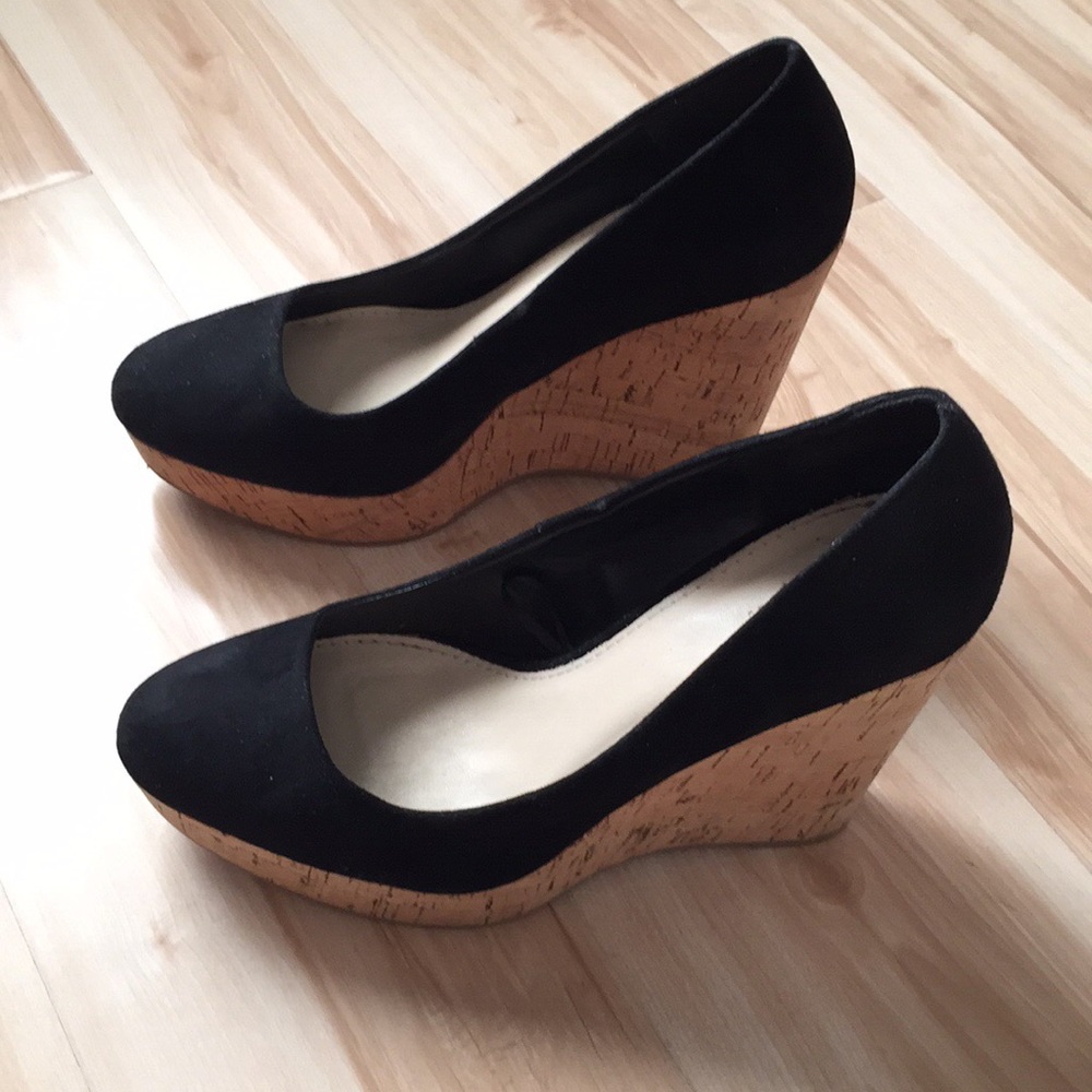 Suede wedge pumps